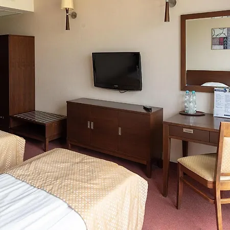 Police 3* Police Mostowe