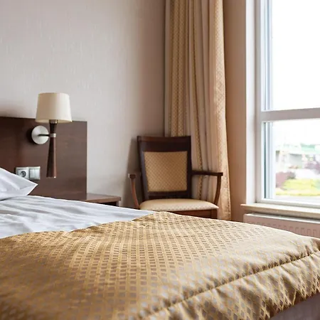 Police 3* Police Mostowe