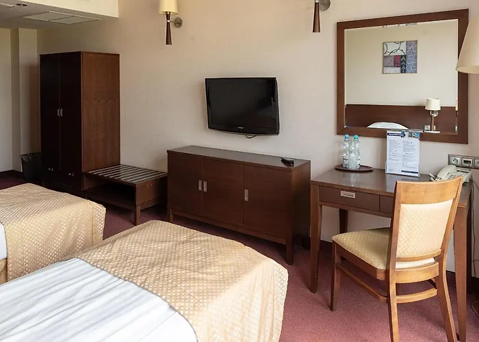 Police 3* Police Mostowe